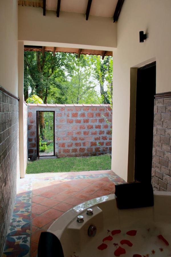 Old Kent Estates & Spa, Coorg Suntikoppa Exterior photo